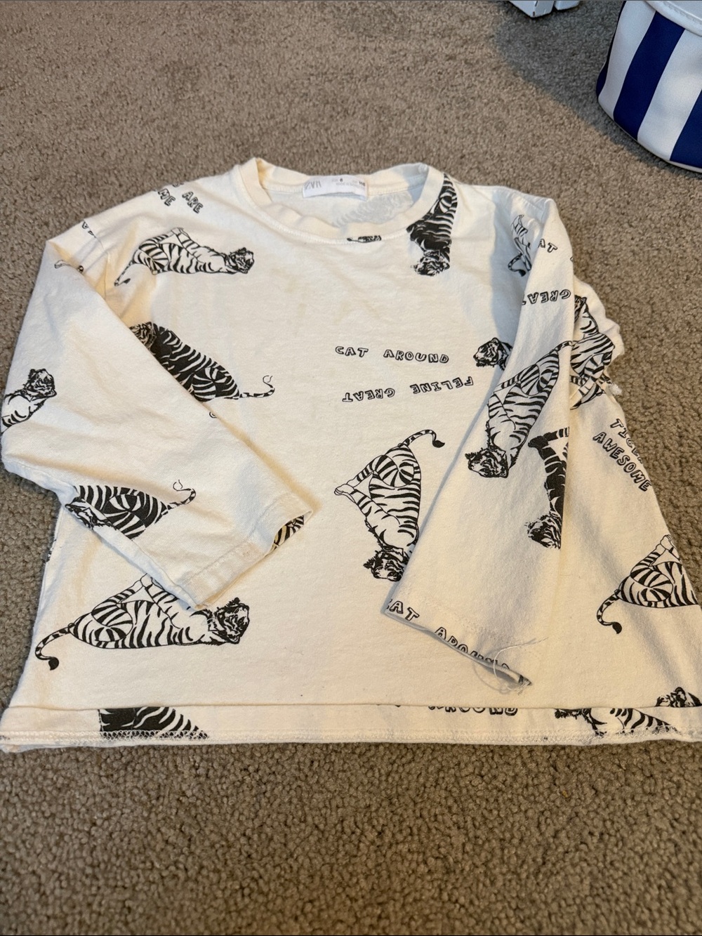 Zara size 6 Kids Cream Long-Sleeve Tee with Black Tiger Print